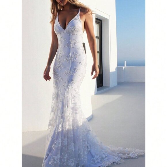 Dresses & Skirts - White Elegant Women's Long V-Neck Dress